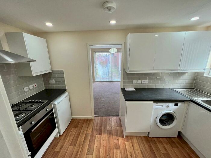 3 Bedroom Flat To Rent In Dean St, Stoke, Coventry, CV2