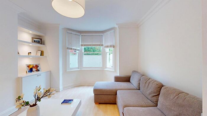 2 Bedroom Flat To Rent In Oakden Street, Waterloo, SE11