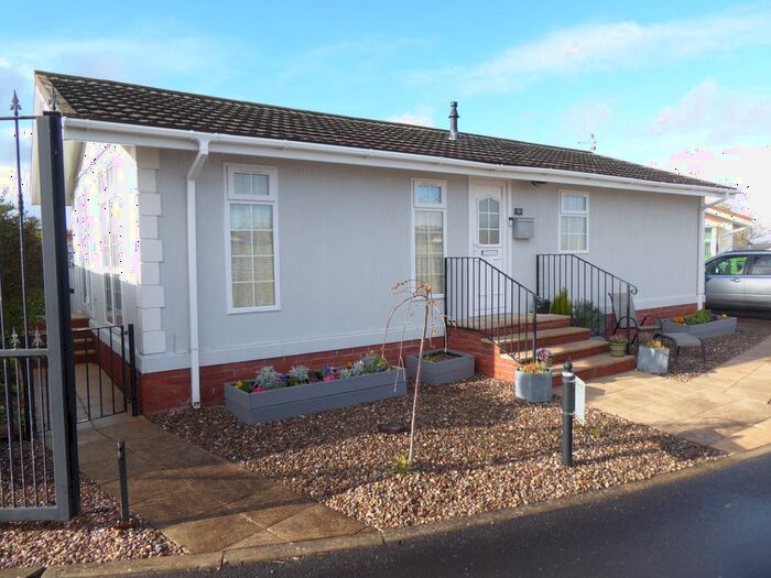 2 Bedroom Mobile/park Home For Sale In Cotswold Manor Park, Stratford Bridge, Ripple, Tewkesbury, GL20