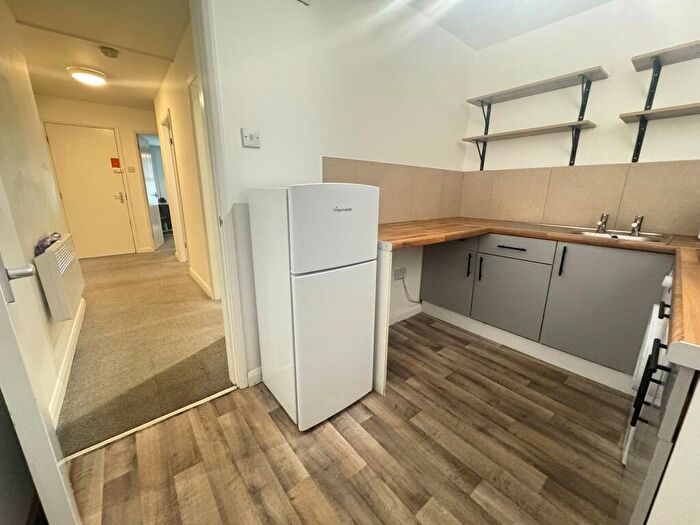 1 Bedroom Flat To Rent In Bed Student Flat // Jul, LN2