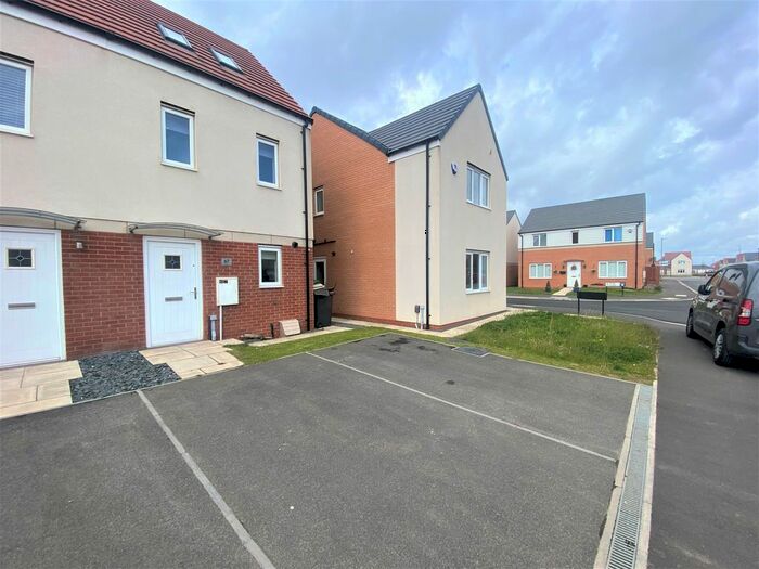 3 Bedroom Town House To Rent In Butterstone Avenue, Hartlepool, TS24
