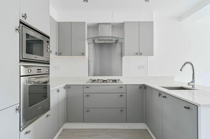 2 Bedroom Maisonette For Sale In Rommany Road, West Norwood, SE27