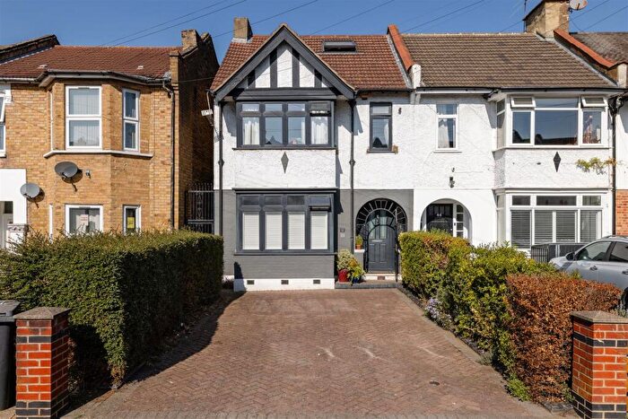 4 Bedroom End Of Terrace House For Sale In Fillebrook Road, Leytonstone, E11