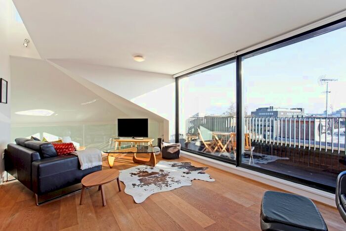 2 Bedroom Flat To Rent In Great West Road, London, W6