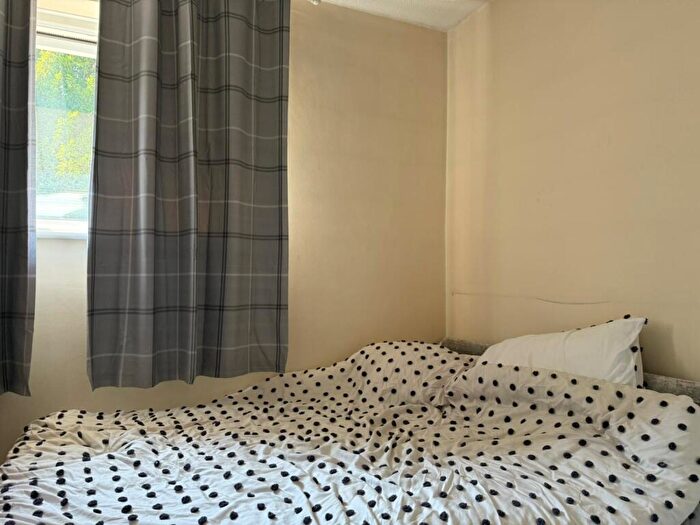 1 Bedroom Flat To Rent In Griffin Court, Griffin Way, Bookham, Leatherhead, KT23