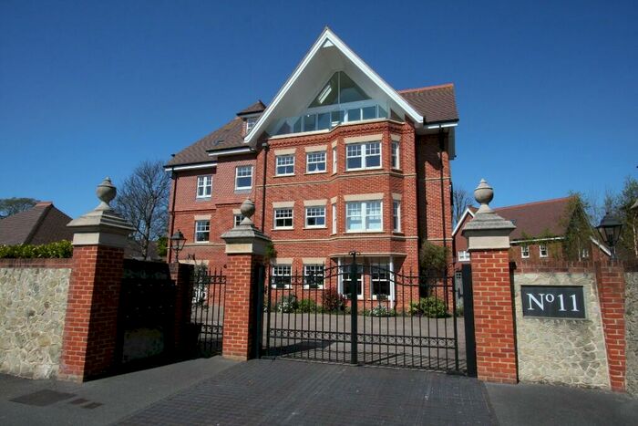 2 Bedroom Apartment For Sale In Buxton Road, Eastbourne, BN20