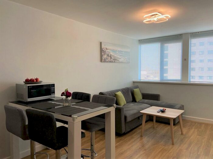 2 Bedroom Apartment To Rent In Isambard Brunel Road, Portsmouth, PO1