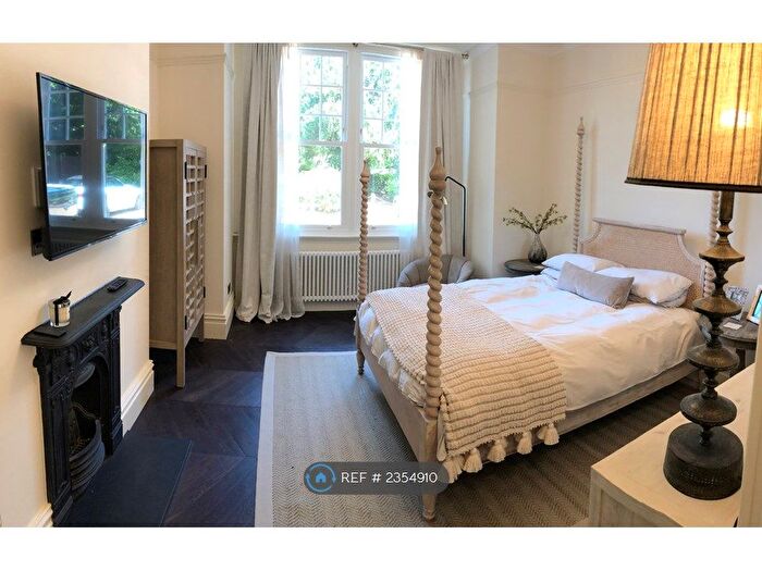 2 Bedroom Flat To Rent In Highview, Bromley, BR1