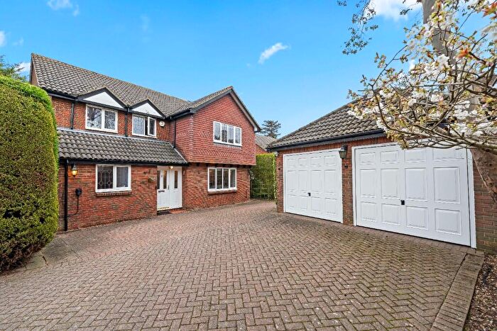 4 Bedroom Detached House For Sale In Cleveland Gardens, Worcester Park, KT4