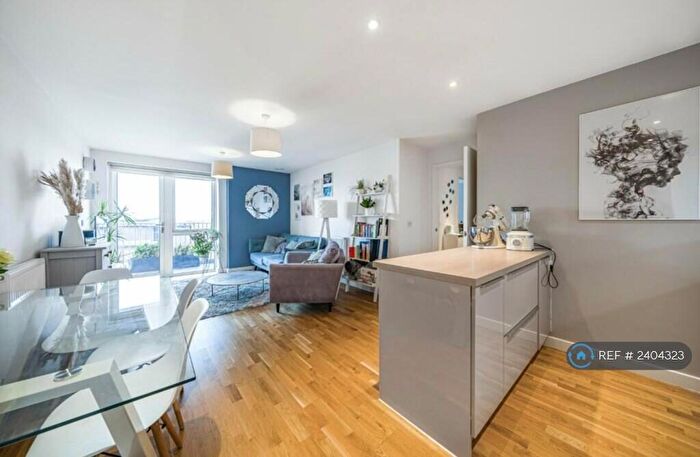 2 Bedroom Flat To Rent In Crossways, Slough, SL1