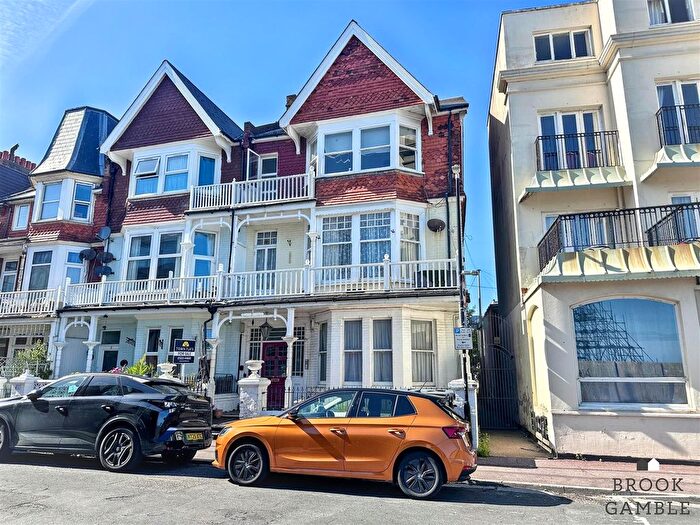 2 Bedroom Flat For Sale In Elms Avenue, Eastbourne, BN21