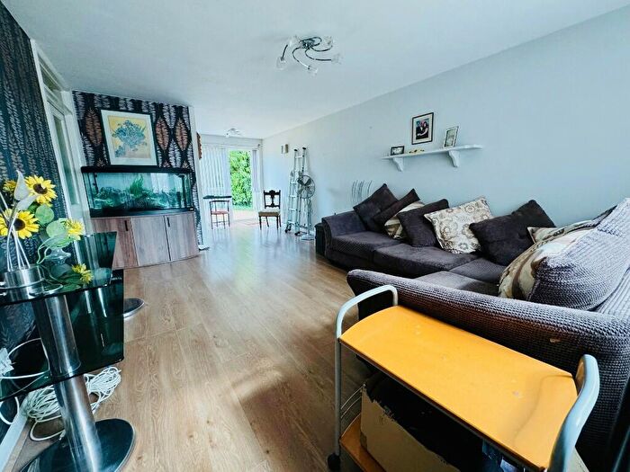 2 Bedroom Ground Maisonette For Sale In Shepherds Close, Chadwell Heath, RM6