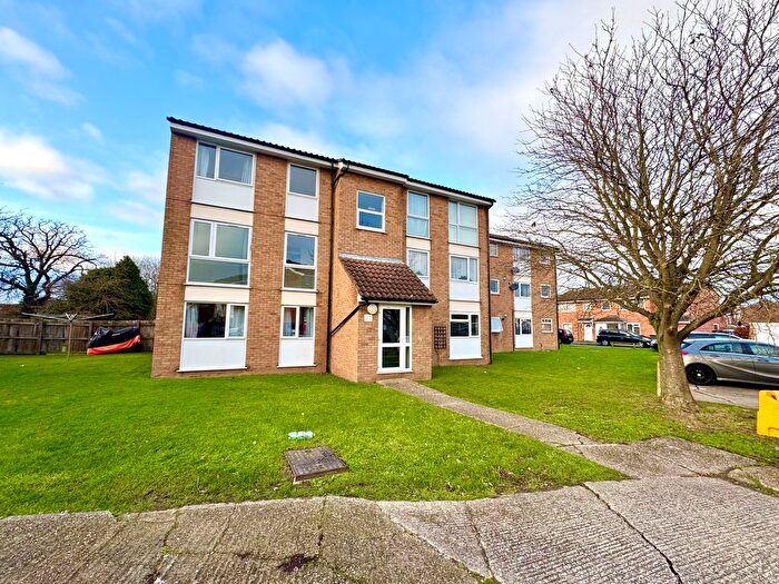 2 Bedroom Flat To Rent In Woodrose Lodge, Lupin Drive, Chelmsford, Essex, CM1