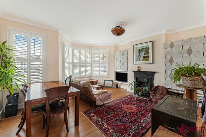 3 Bedroom Flat To Rent In Harvey Road, Hornsey, N8