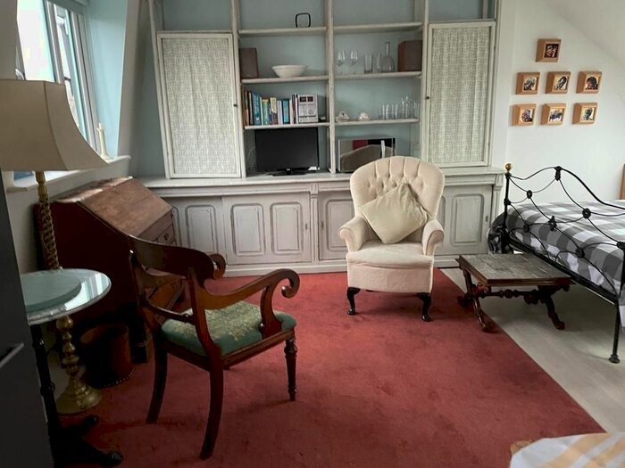 Studio To Rent In Greenend Road, Chiswick, London, W4