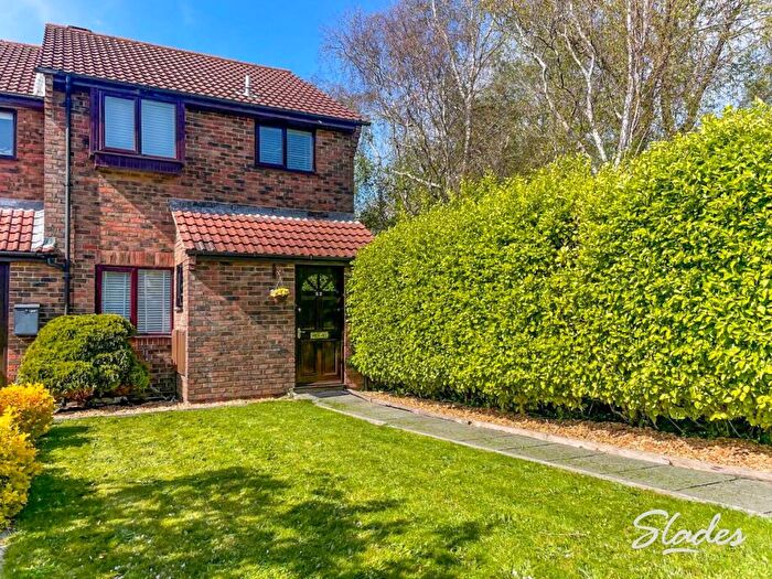 3 Bedroom End Of Terrace House To Rent In Russell Drive, Mudeford, Christchurch, BH23