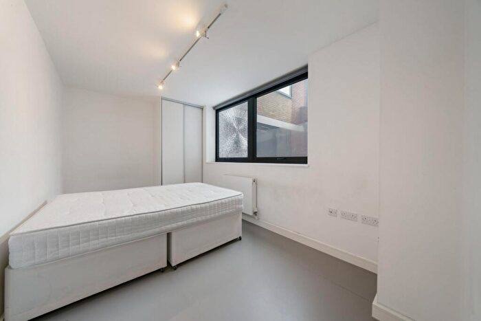 1 Bedroom Flat For Sale In High Road, Vinny Court, N12