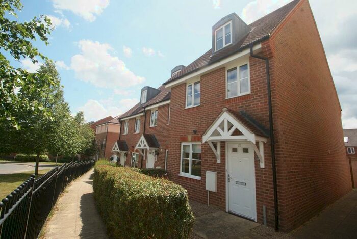 3 Bedroom End Of Terrace House To Rent In Pasture Walk, Andover, SP11