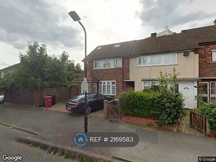4 Bedroom End Of Terrace House To Rent In Churchill Road, Slough, SL3