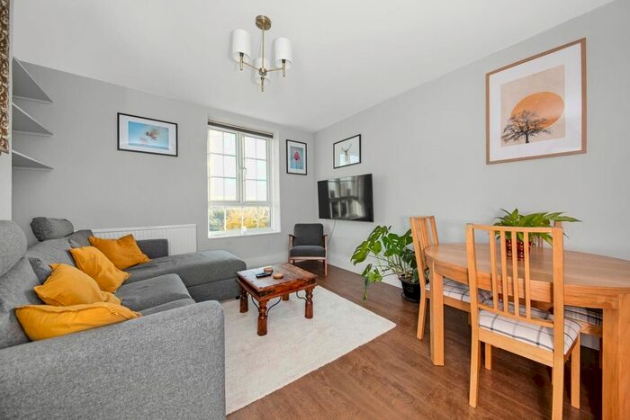 2 Bedroom Flat To Rent In Albrighton Road, East Dulwich, London, SE22