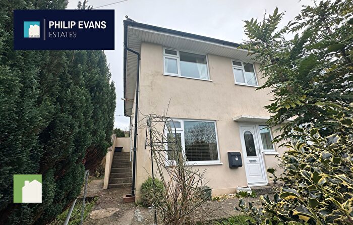 3 Bedroom Flat To Rent In Brynrheidol Estate, Aberystwyth, SY23