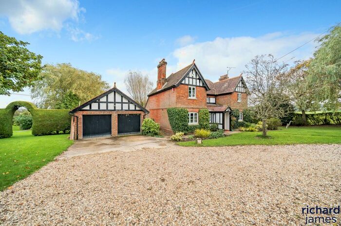 4 Bedroom Detached House For Sale In Cheesley Hill, Grittenham, Chippenham, SN15