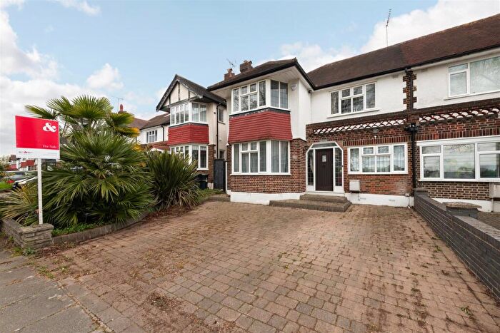 4 Bedroom Semi Detached House For Sale In Bramley Road, London, N14