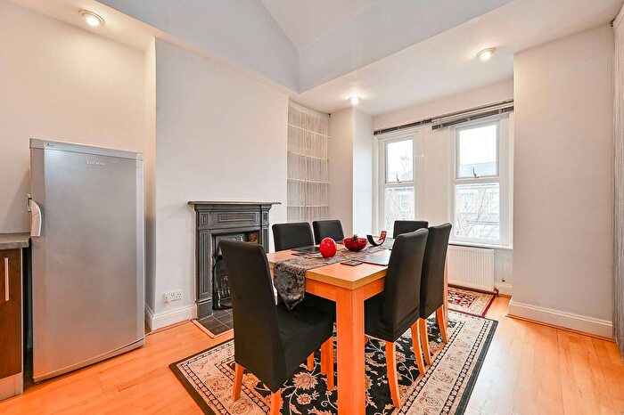 4 Bedroom Maisonette To Rent In Lothair Road, Ealing, London, W5