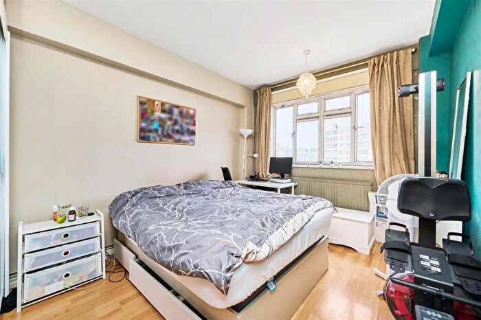 2 Bedroom Flat For Sale In Rawson Street, London, SW11
