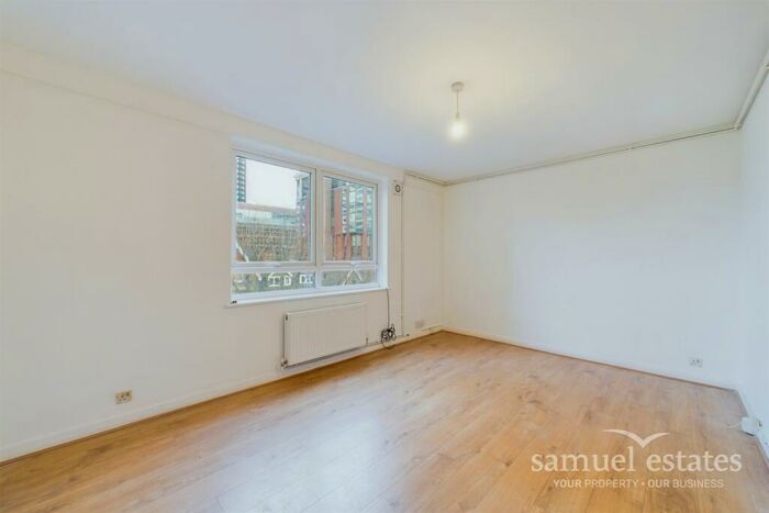 Flat To Rent In Harrington Court, Altyre Road, Croydon, CR0