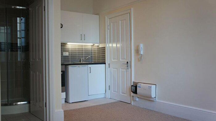 Apartment To Rent In Church Road -, P11