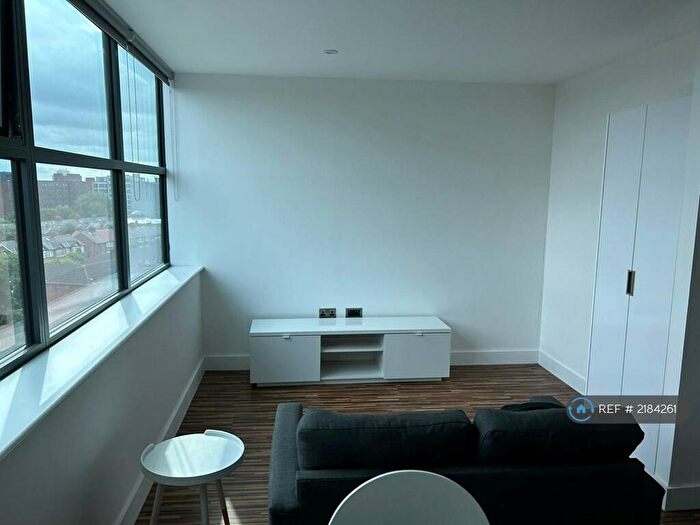 1 Bedroom Flat To Rent In Chester Road, Manchester, M16