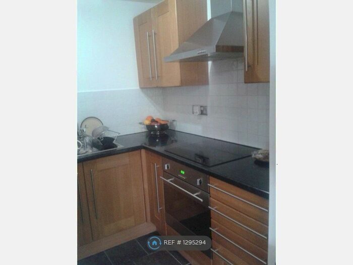 Studio To Rent In Snowdon Dr, London NW9
