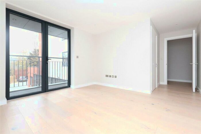 2 Bedroom Apartment To Rent In Tottenham Lane, London, N8