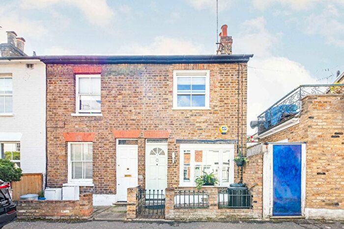 2 Bedroom Property To Rent In York Road, Richmond, TW10