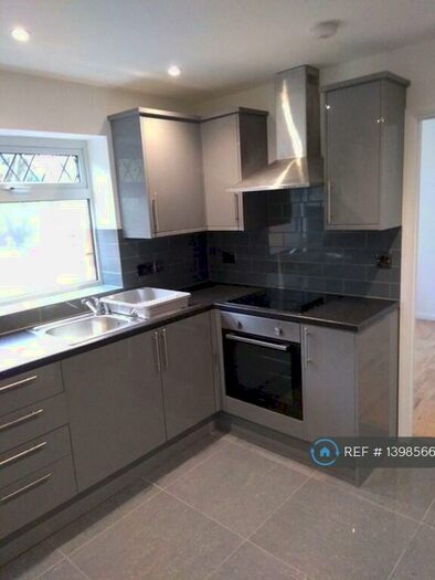 4 Bedroom Semi-Detached House To Rent In Armstrong Road, Mansfield, NG19