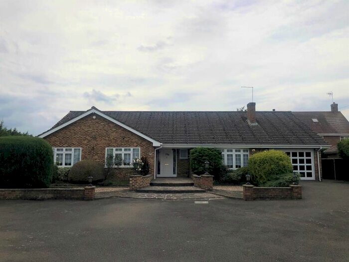 4 Bedroom Detached Bungalow To Rent In Maidenhead, Berkshire, SL6