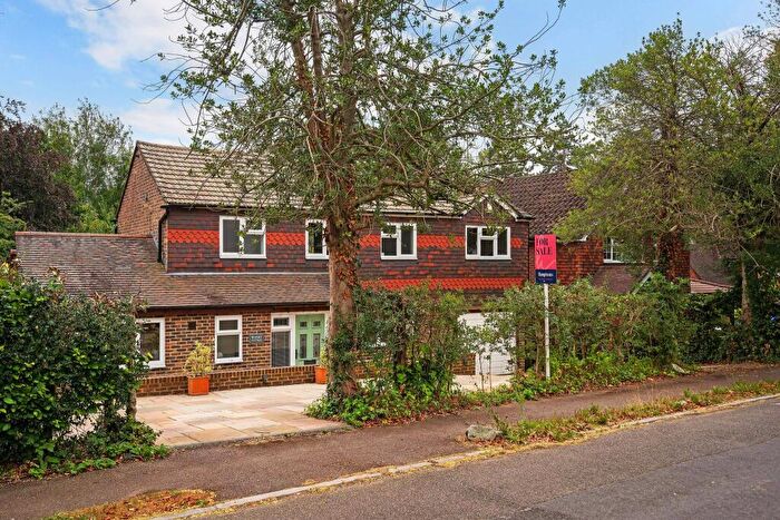 4 Bedroom Detached House For Sale In The Avenue, South Nutfield, RH1