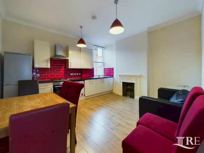 2 Bedroom Flat To Rent In High Road, Willesden, London, NW10