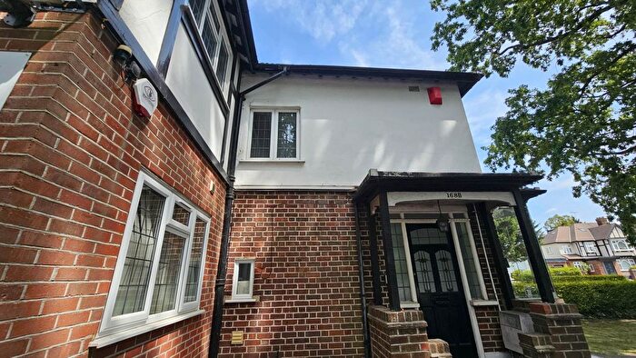 2 Bedroom Flat To Rent In Uxbridge Road, Hatch End, HA5
