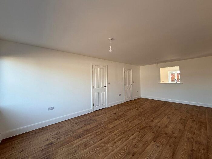 5 Bedroom End Of Terrace House To Rent In Dutton Way, Slough, Iver, SL0