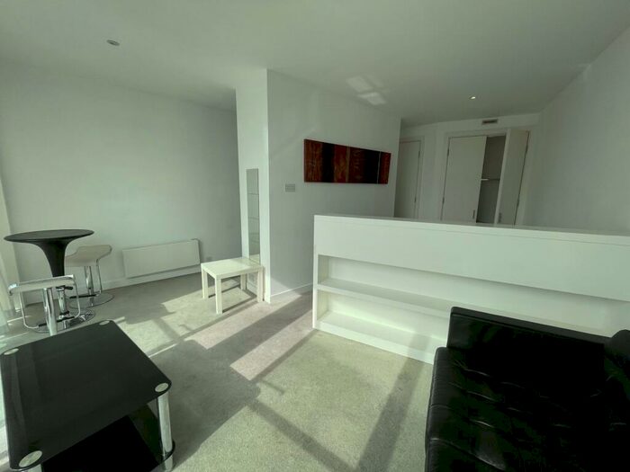 Apartment To Rent In Rotunda, New Street, Birmingham, B2