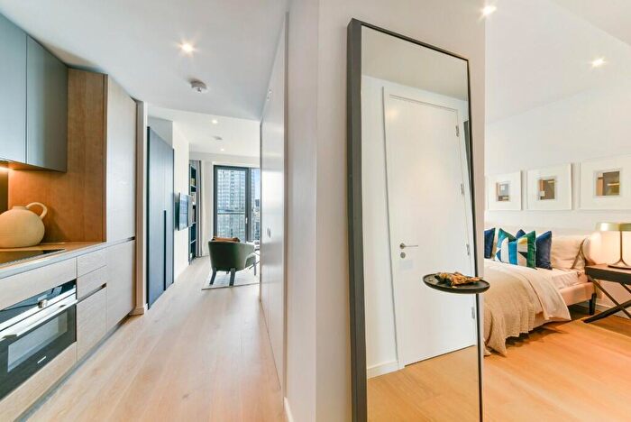 Apartment To Rent In George Street, London, E14