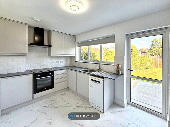 2 Bedroom Maisonette To Rent In Littlecote Place, Pinner, HA5