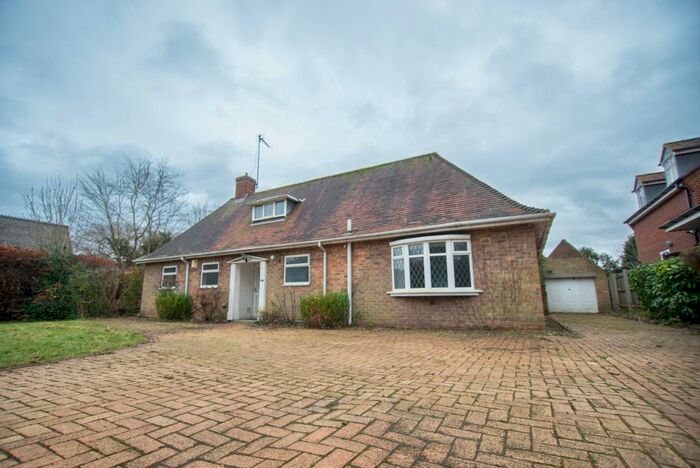 4 Bedroom Detached Bungalow To Rent In West Ella Road, Hull, HU10