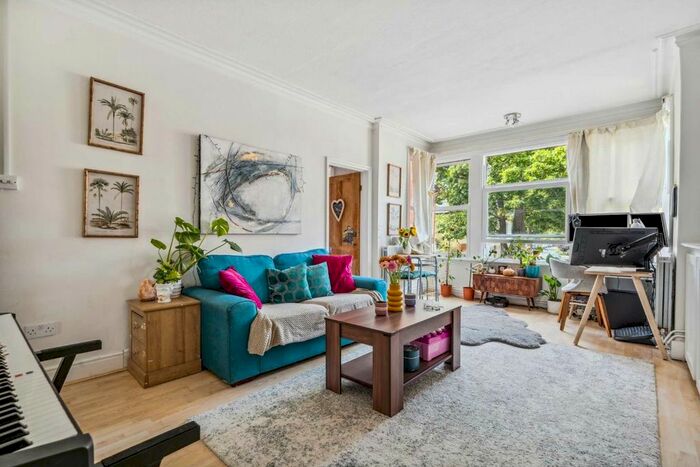 1 Bedroom Flat For Sale In Denton Road, Twickenham, TW1