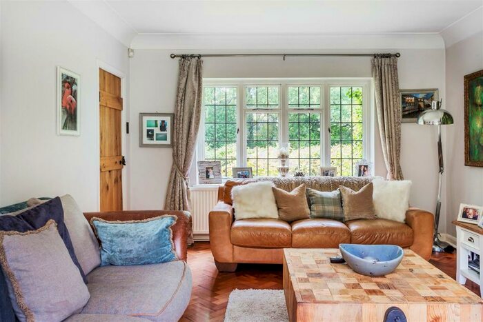 4 Bedroom Detached House For Sale In Newdigate Road, Beare Green, Dorking, RH5