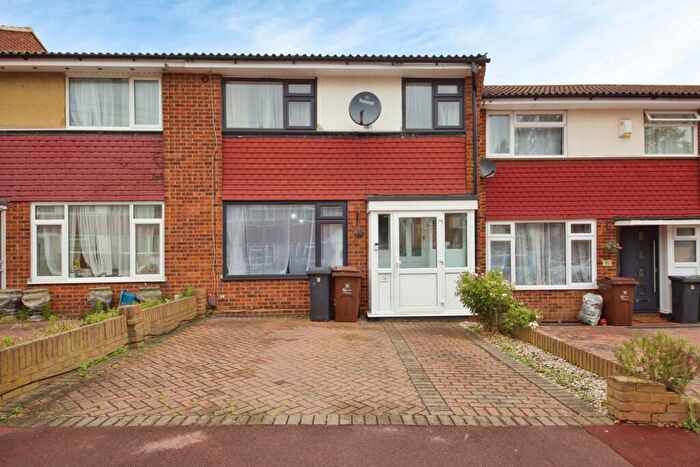 3 Bedroom Terraced House For Sale In Great Cullings, Romford, RM7
