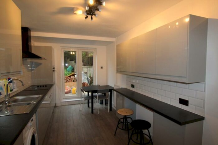 4 Bedroom Terraced House To Rent In Newington Road, NN2