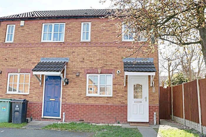 2 Bedroom End Of Terrace House To Rent In Astbury Close, Turnberry, Bloxwich, WS3